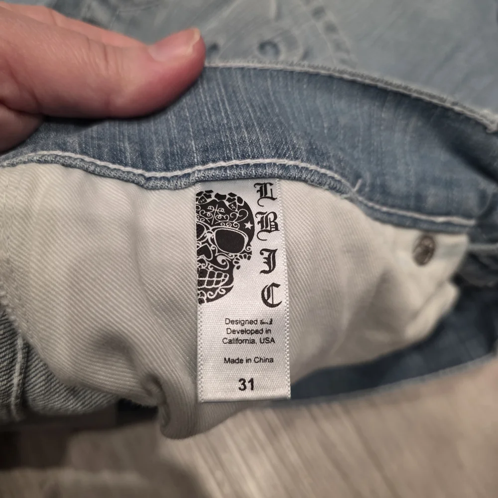 Laguna Beach Jean Co. Women’s Acid Wash Skull Studded Low Waist Straight Size 31 - Picture 13 of 15